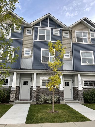 Photo of Executive 1300 sq.ft. Luxury Townhouse, Looking for its First Renters Property Image