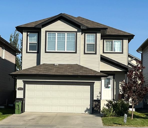 Photo of Spacious House 4 Bed/den 2.5 Bath House North Side Property Image