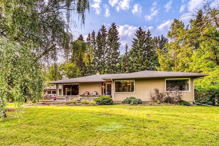 Photo of ^ MOUNT ROYAL *Price Reduced*- Charming Bungalow with Character- Expansive Yard Property Image