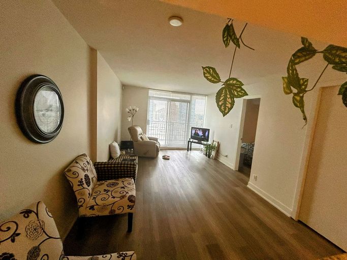 Photo of 1 Bed 1 Den Lease takeover Downtown High Rise Condo Apartment Property Image