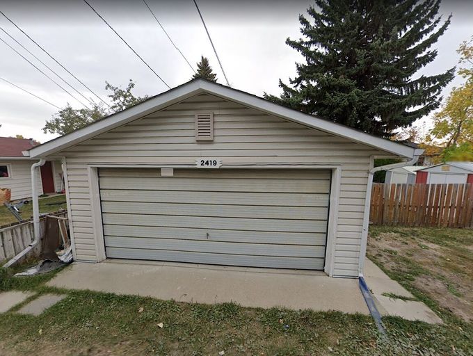 Photo of Double Garage for Rent in Banff Trail - $450 Property Image