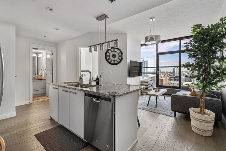 Photo of Upscale & Luxurious Beltline Living on the 24th Floor with Incredible Views! Property Image
