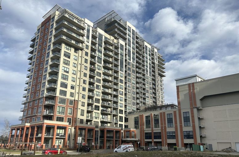 Photo of Premium 2-bedroom apartment, two covered parking spots, panoramic views! Property Image