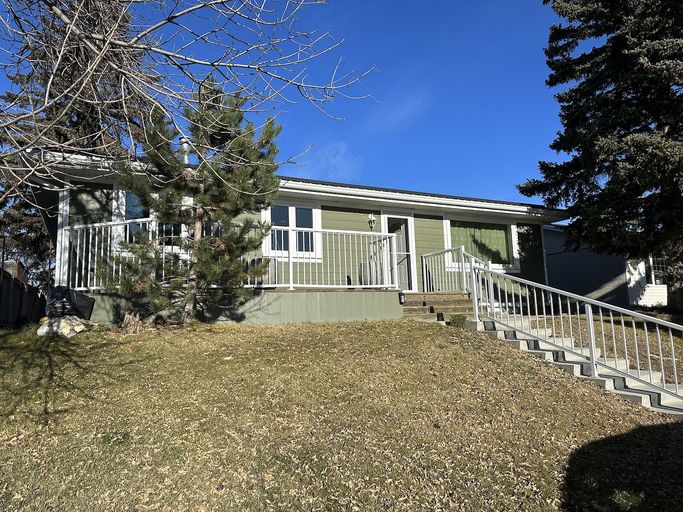 Photo of Lovely 3+1 Bedroom, 2.5 Bath Bungalow on a Beautiful Street in Marlborough Property Image