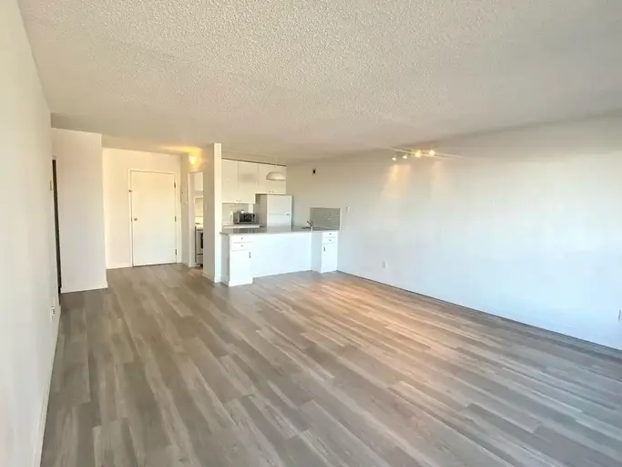 Photo of Bright & Spacious Studio Available in centre of downtown Property Image