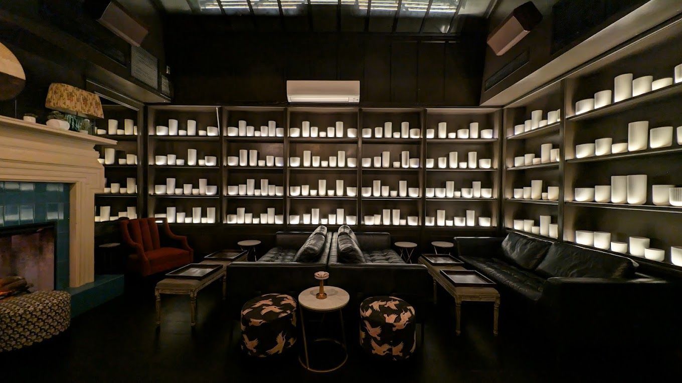 Boss Tweeds cocktail lounge interior in Tribeca