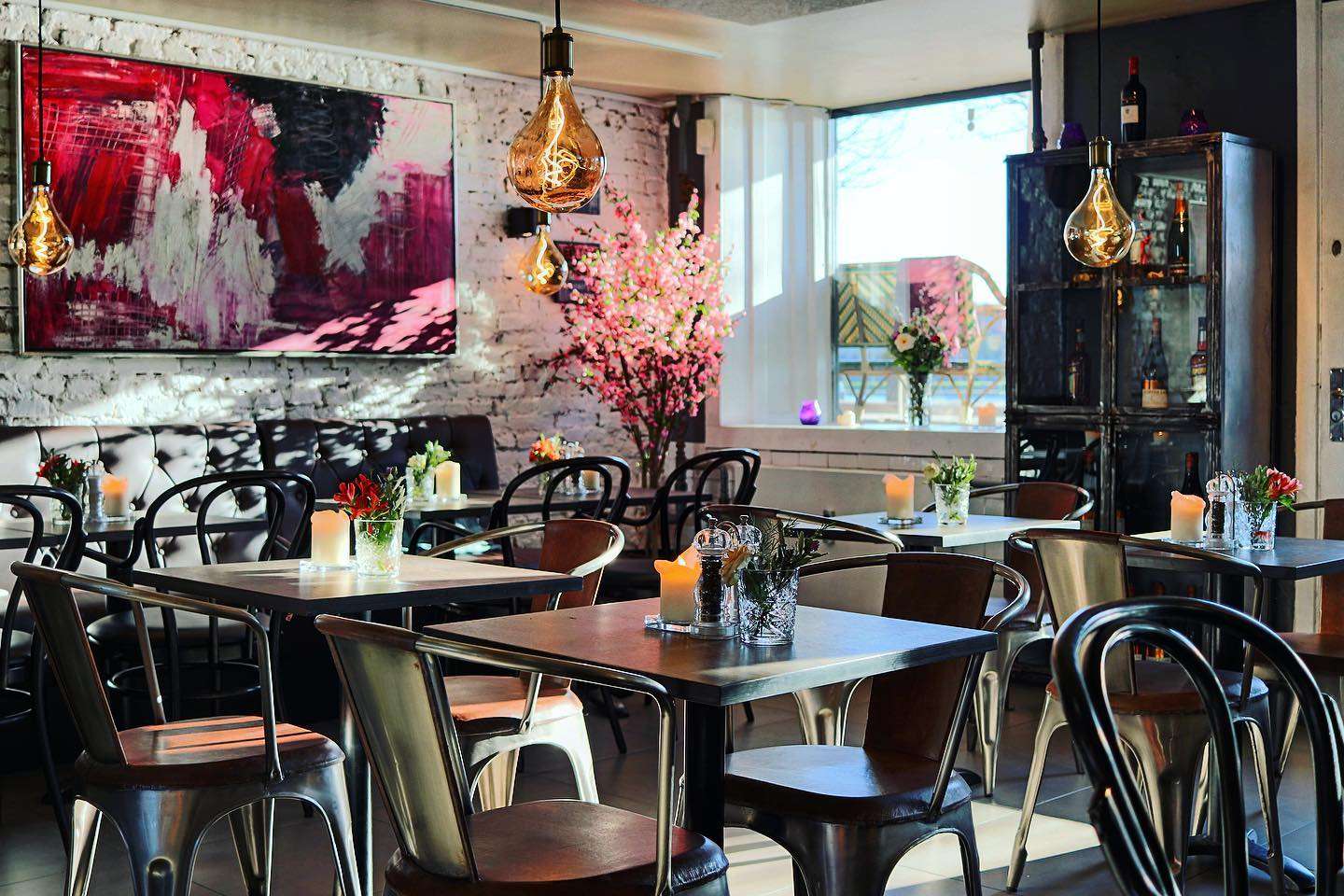 22 Kitchen & Bar 4