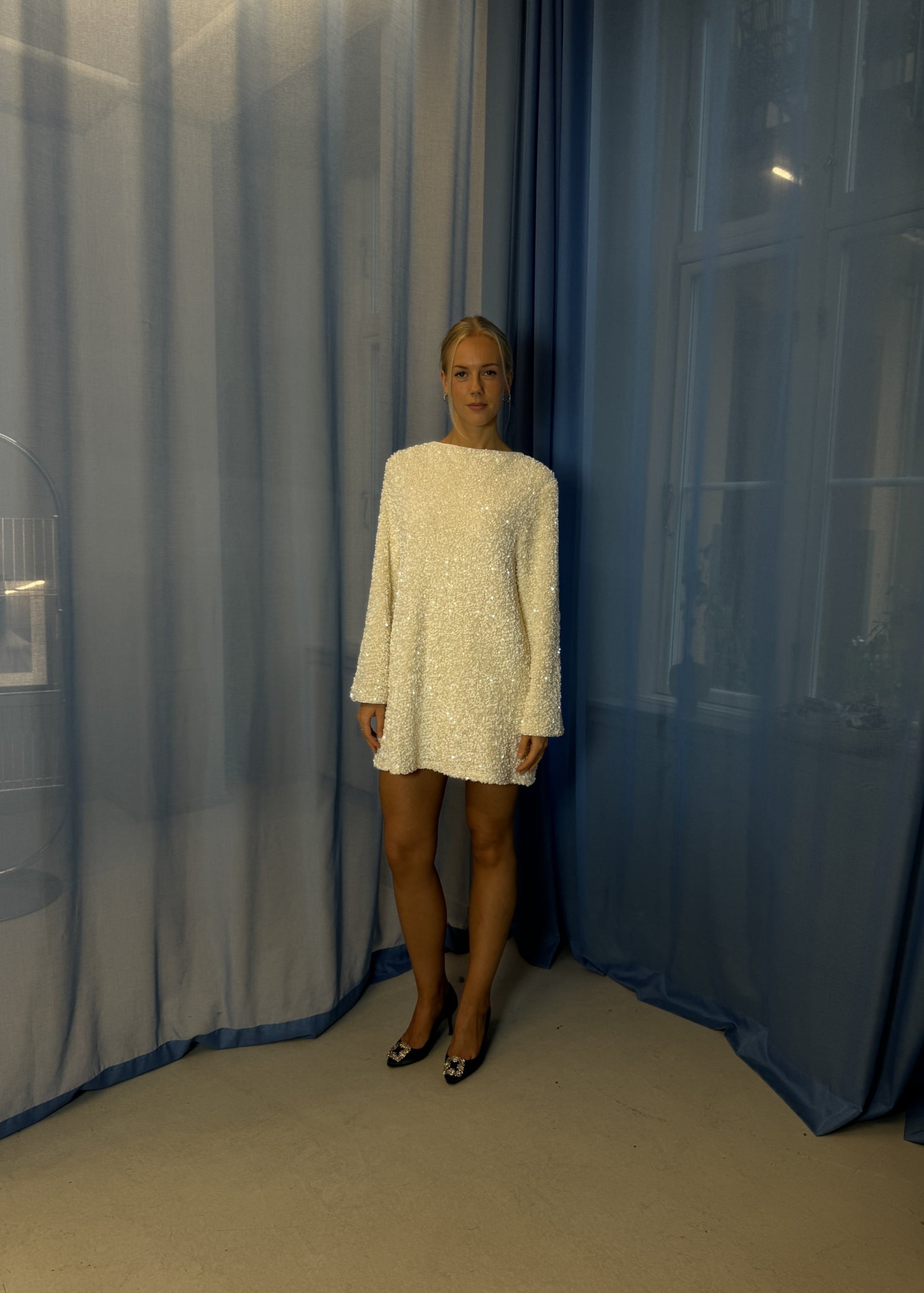 H&M – Pailletkjole med bindesløjfe i nakken (36)