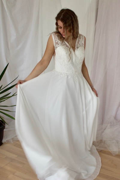 Kayla Dresses - Brudekjole fra Kayla Dresses med overdel i blonder og uden ærmer