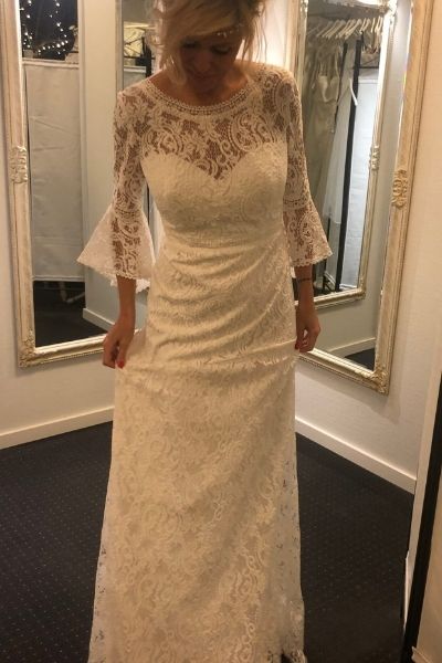Kayla Dresses - Blondebrudekjole fra Kayla Dresses med lange trompetærmer