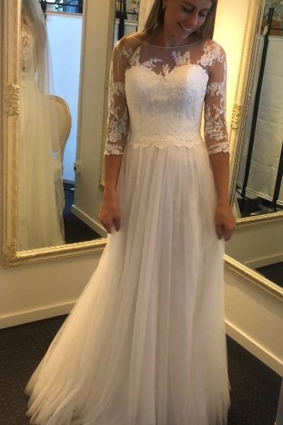 Kayla Dresses - Brudekjole med hvidt tylskørt og blondeoverdel med lange, gennemsigtige ærmer