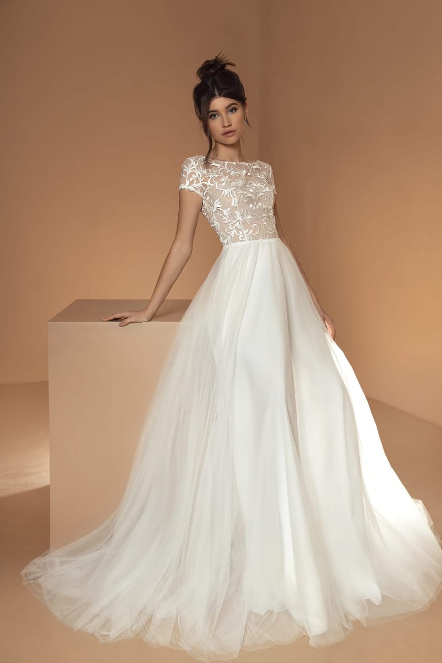 Light weddingdress, ariamo brud