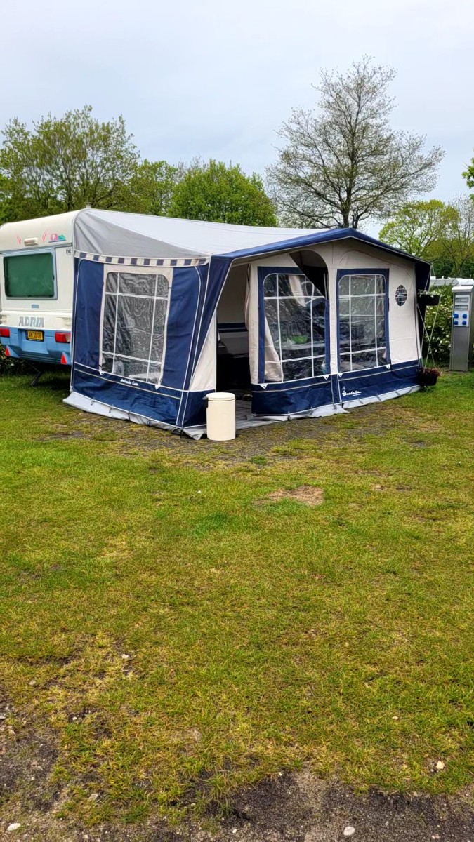 Fristedet, Dennis's Campingvogn