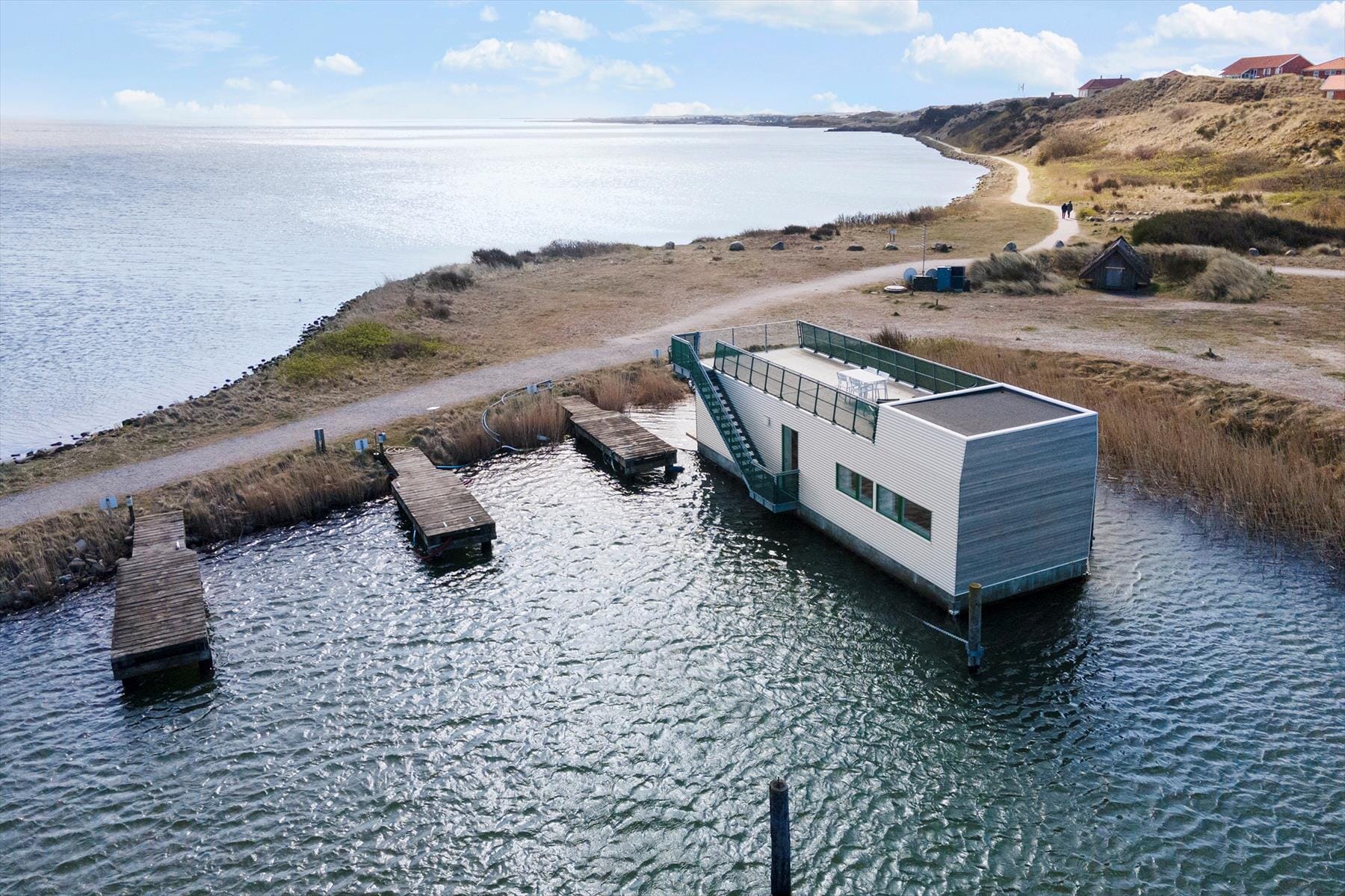 Moderne husbåd med unik placering ud mod Ringkøbing Fjord