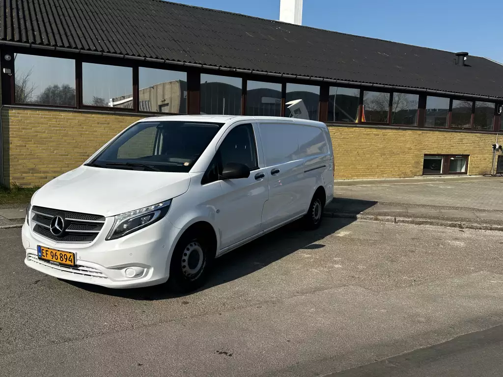 Mercedes Benz VITO 114 CDI - AUT. GEAR - EKSTRA LANG - AIRCON - CARPLAY - PARKERINGSVARMER - MÅNEDSLEJE 7495,-