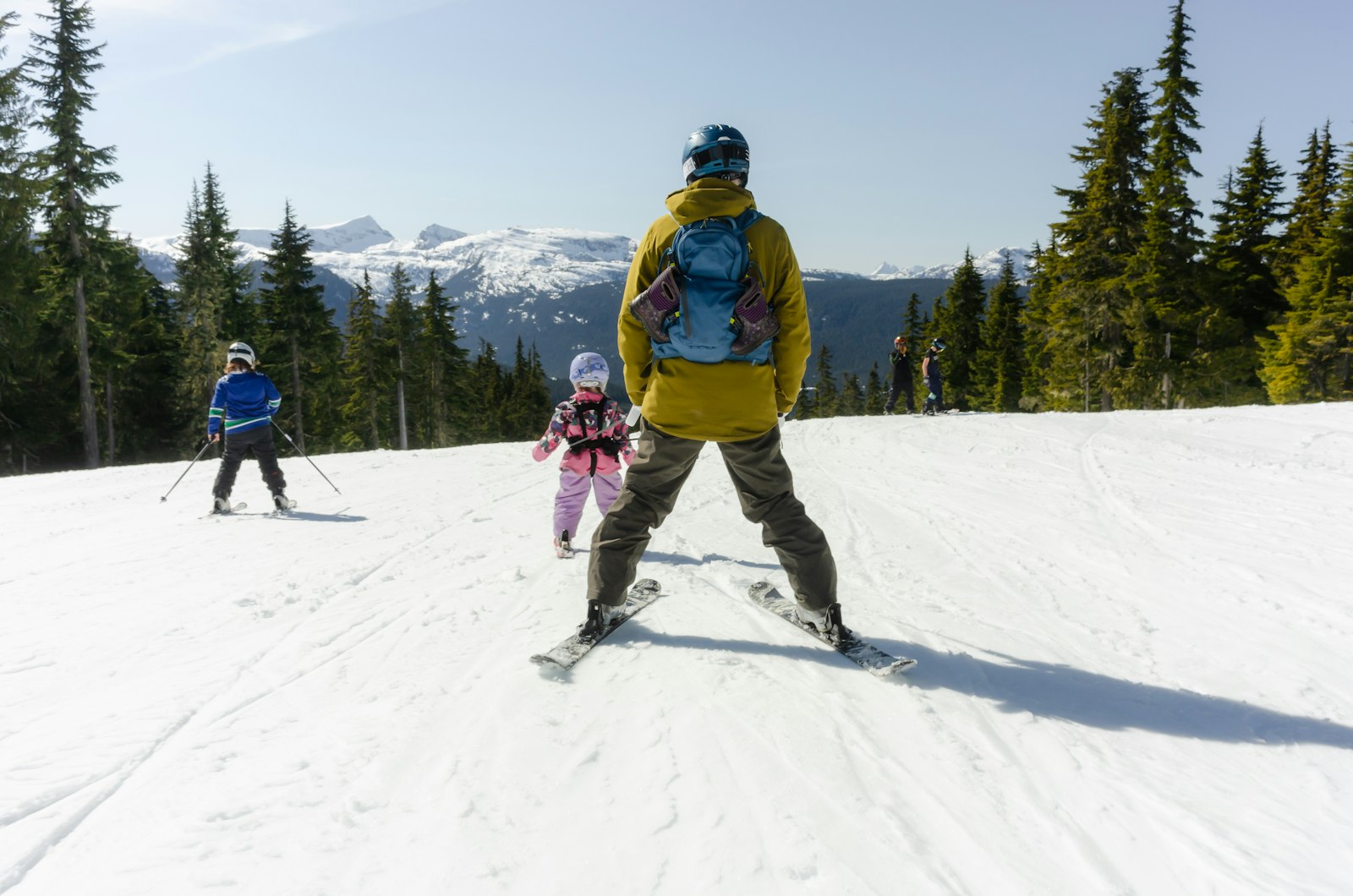 Børne skipakke – ski, støvler, hjelm og stave