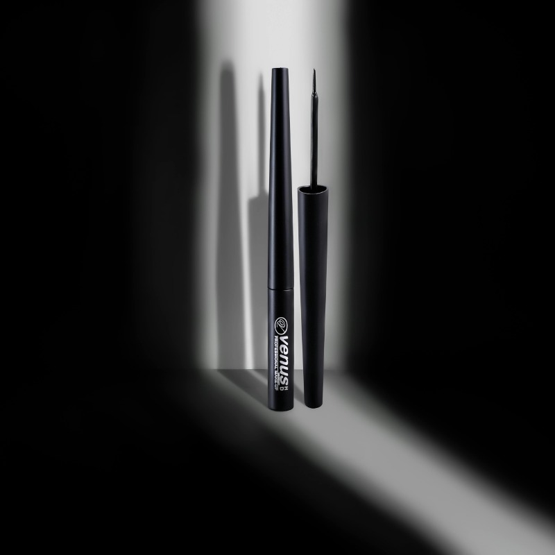 Venus Biteliner Liquid Eyeliner Black Precision Brush In-Use Condition