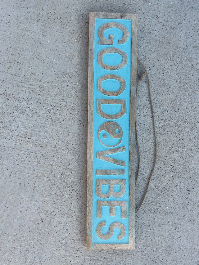 Decorative 'GOOD VIBES' Wall Sign with Yin-Yang Symbol