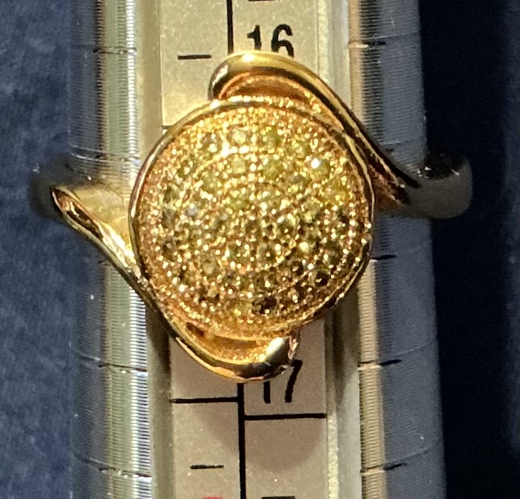 Elegant Gold-Toned Ring Size 6