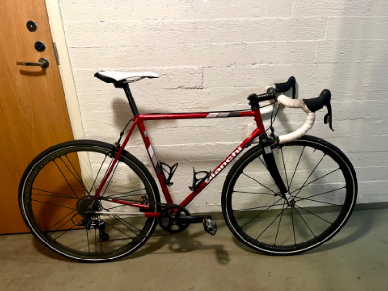 Pre-Owned Bianchi Road Bicycle with High-Performance Components