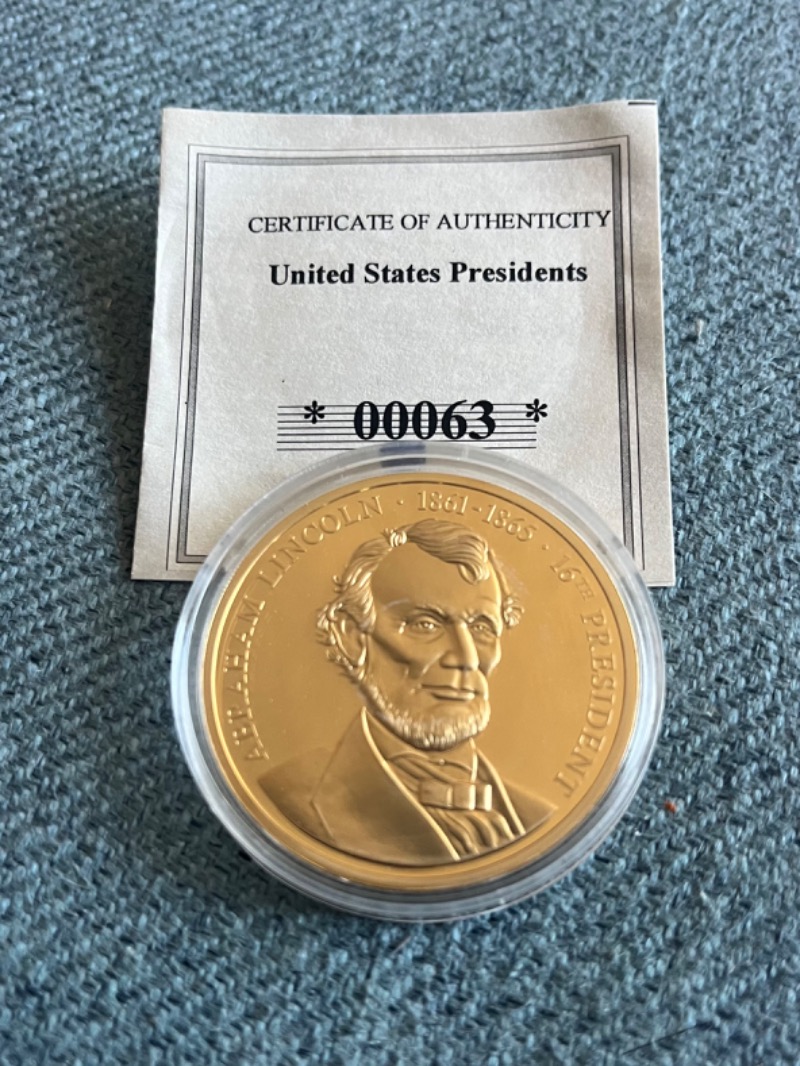 Abraham Lincoln Commemorative Coin in Protective Case with Certificate of Authenticity