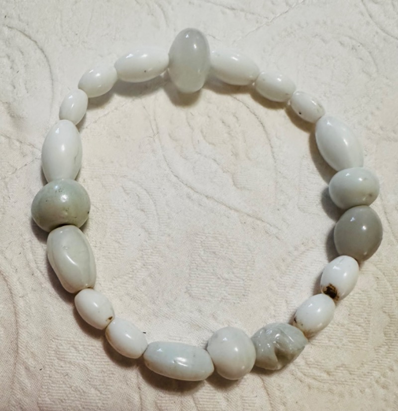 Elegant Beaded Bracelet - White and Grey