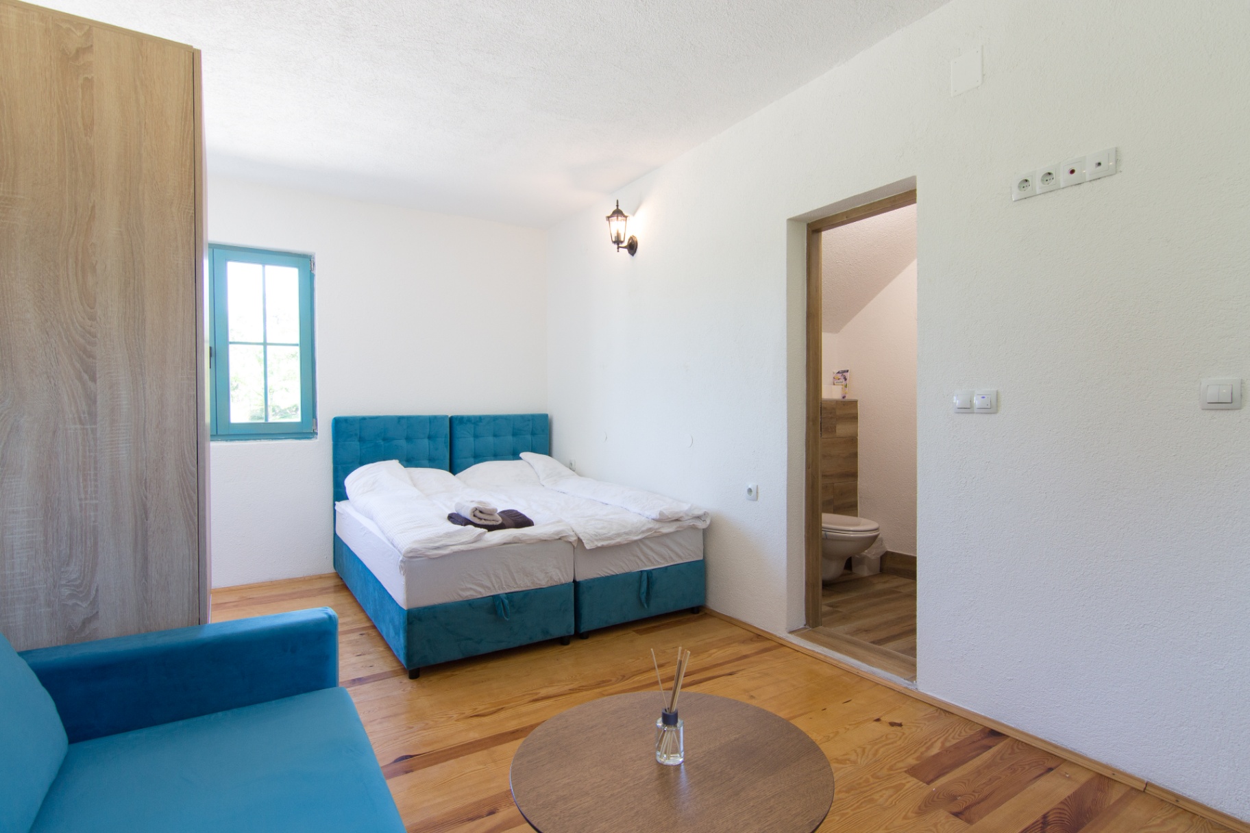 Retro Village Ravne - Mid Blue Room