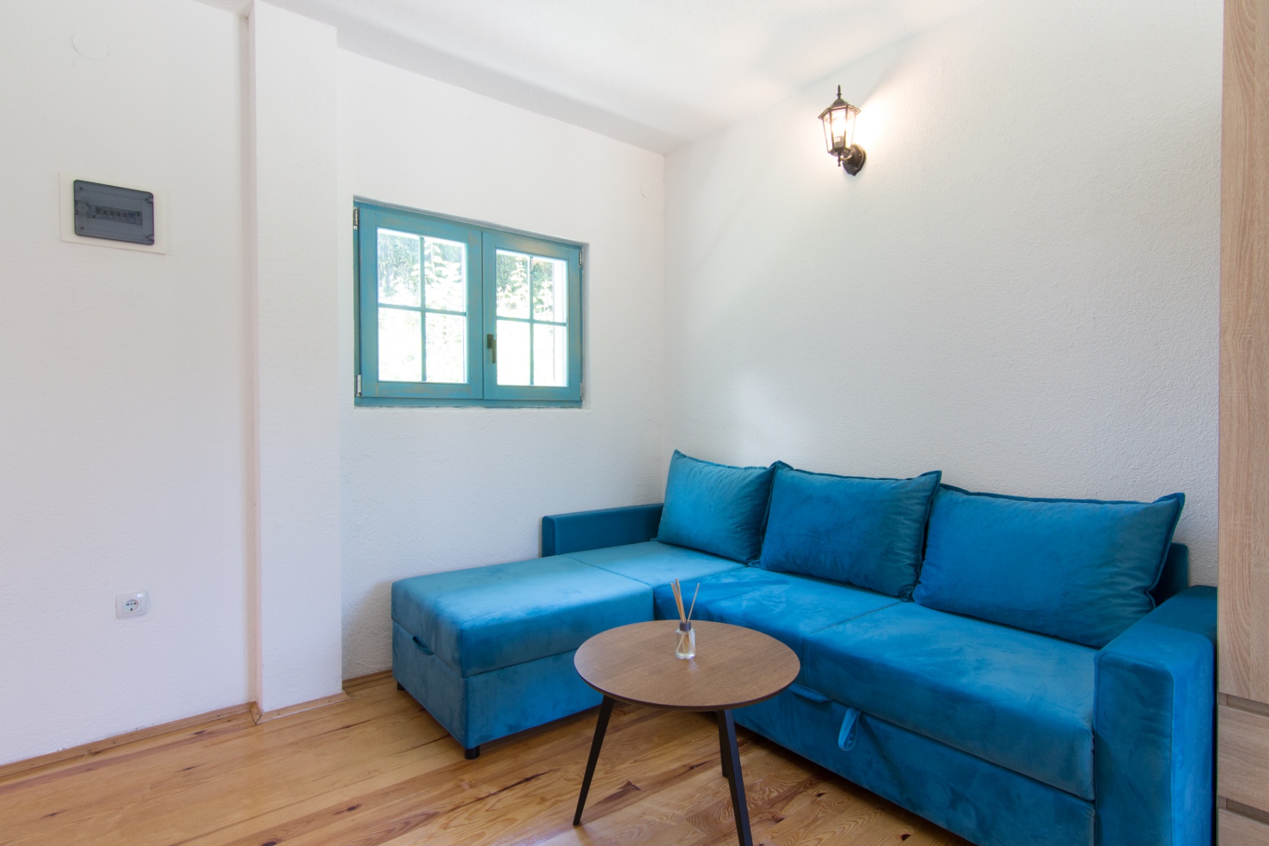Retro Village Ravne - Mid Blue Room