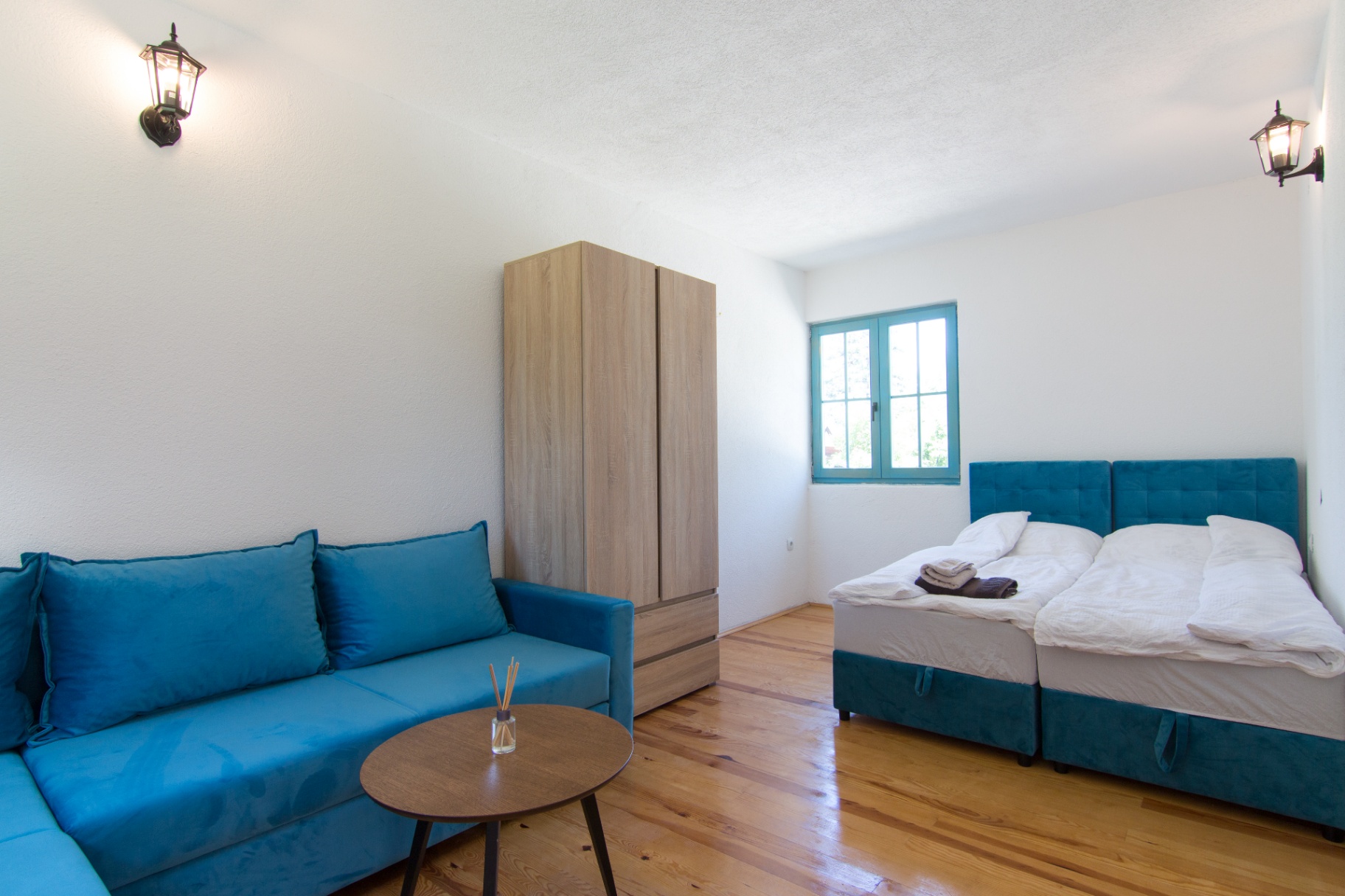 Retro Village Ravne - Mid Blue Room