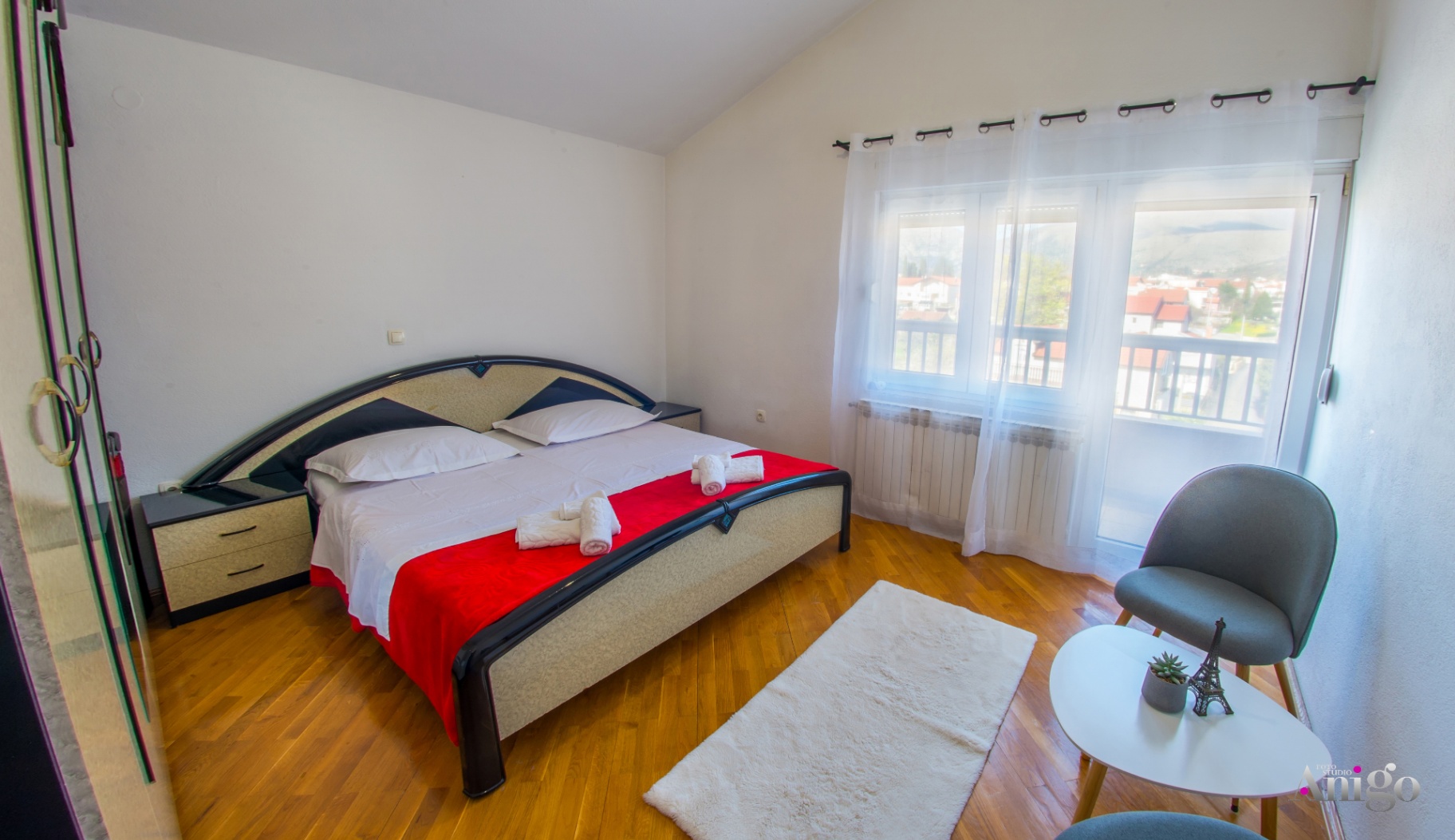 Spacious apartment overlooking Mostar