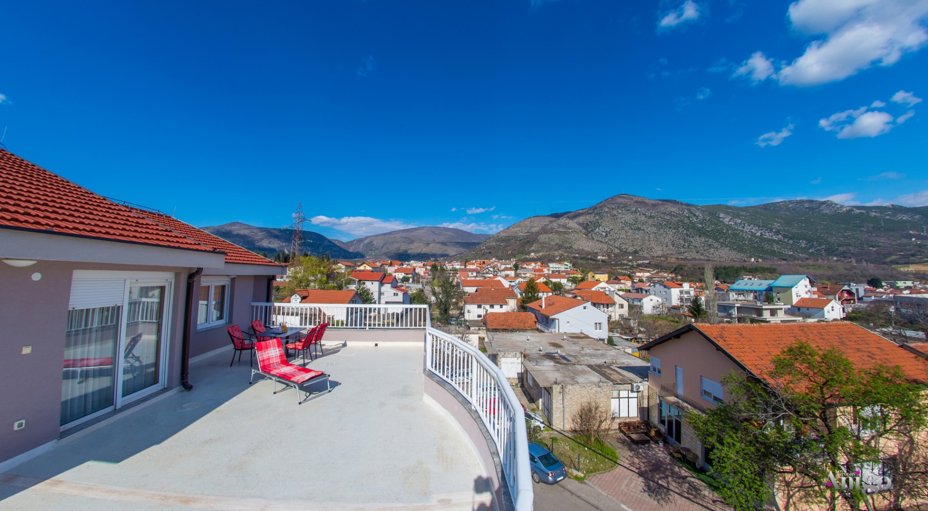 Spacious apartment overlooking Mostar