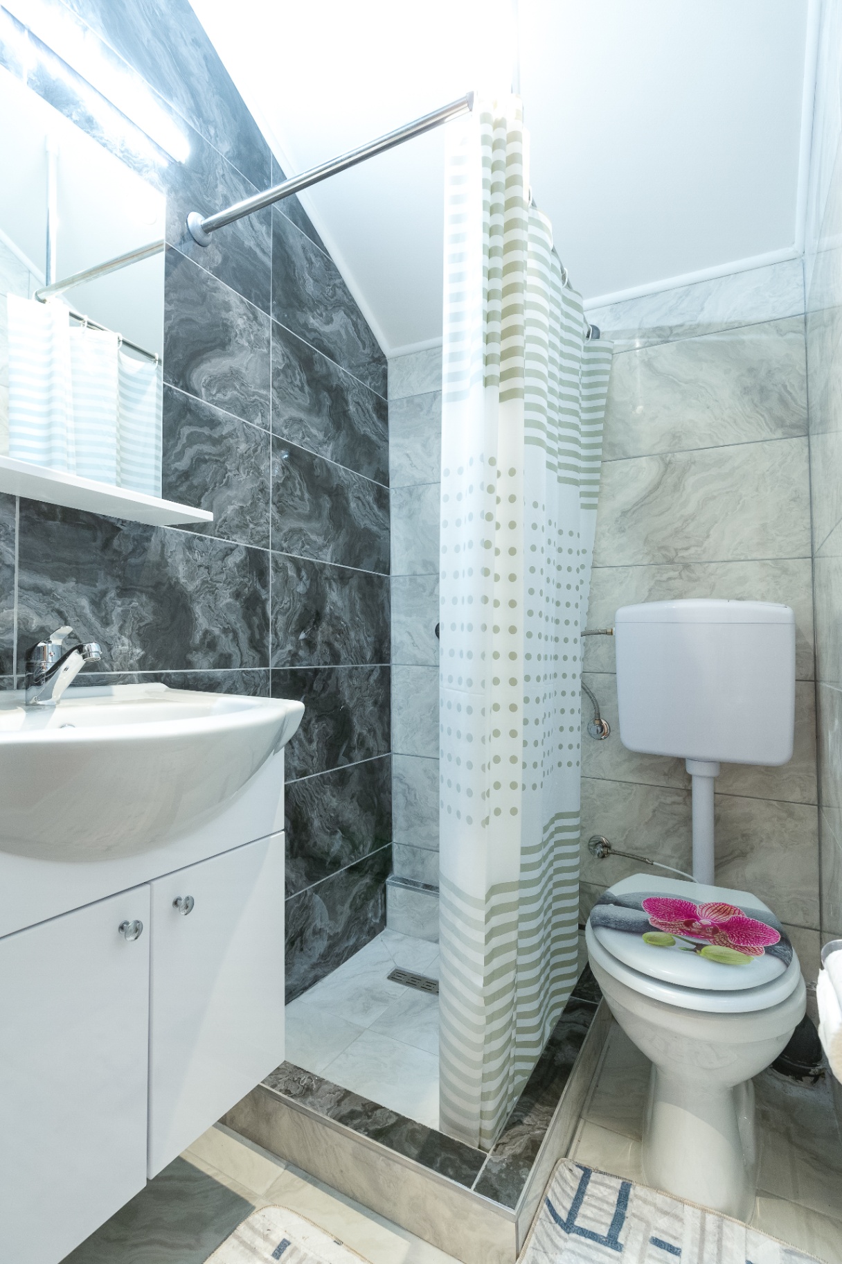 Evergreen Apartments - Apartment 1
