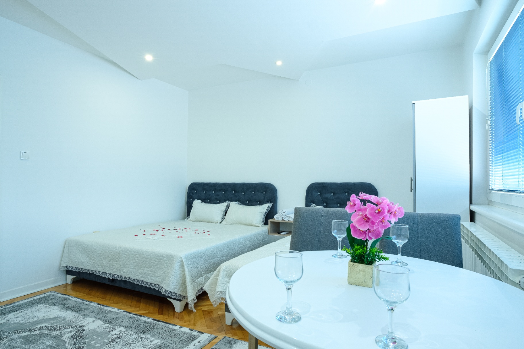 Evergreen Apartments - Apartment 1