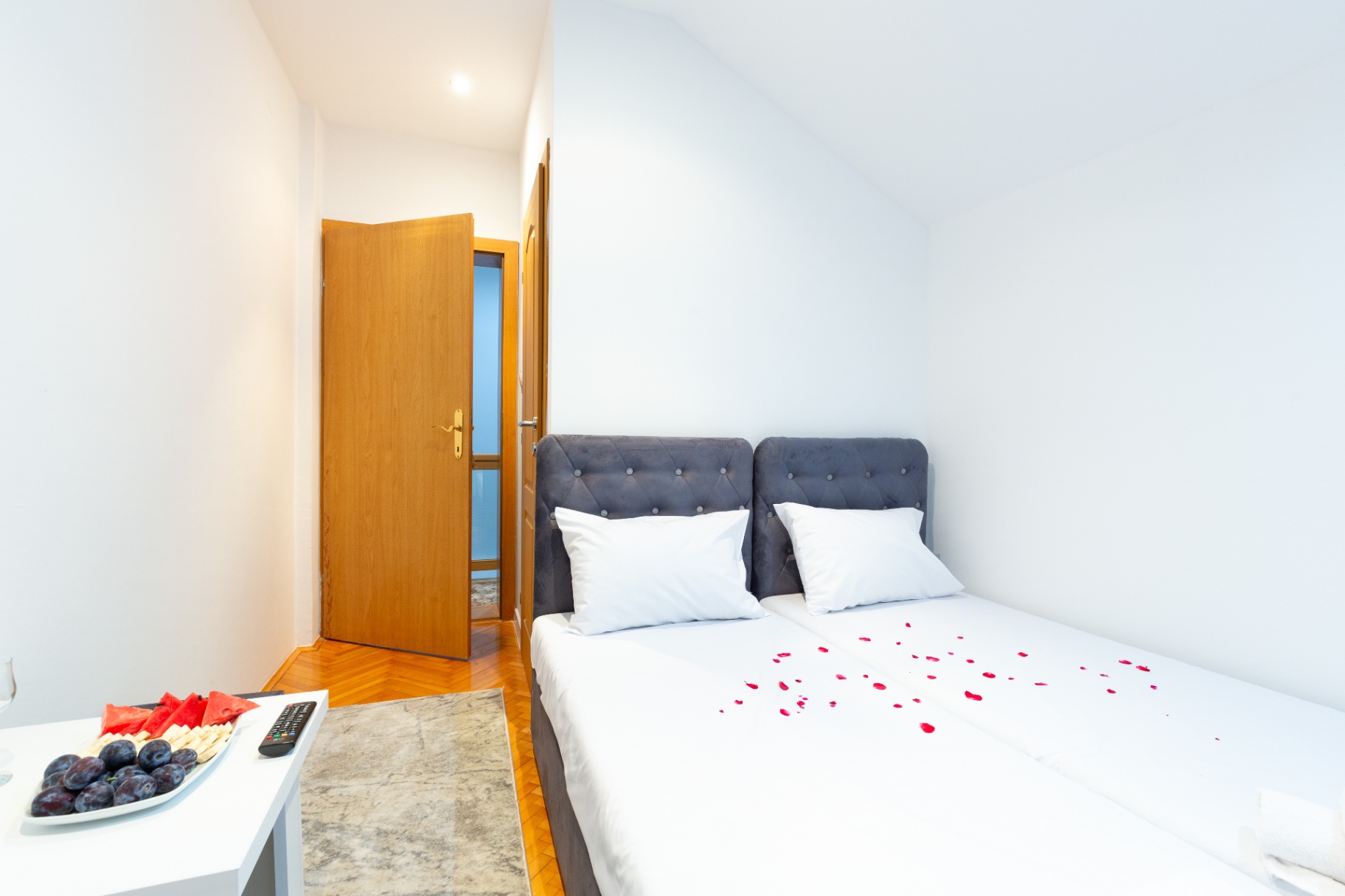 Evergreen Apartments - Apartment 4