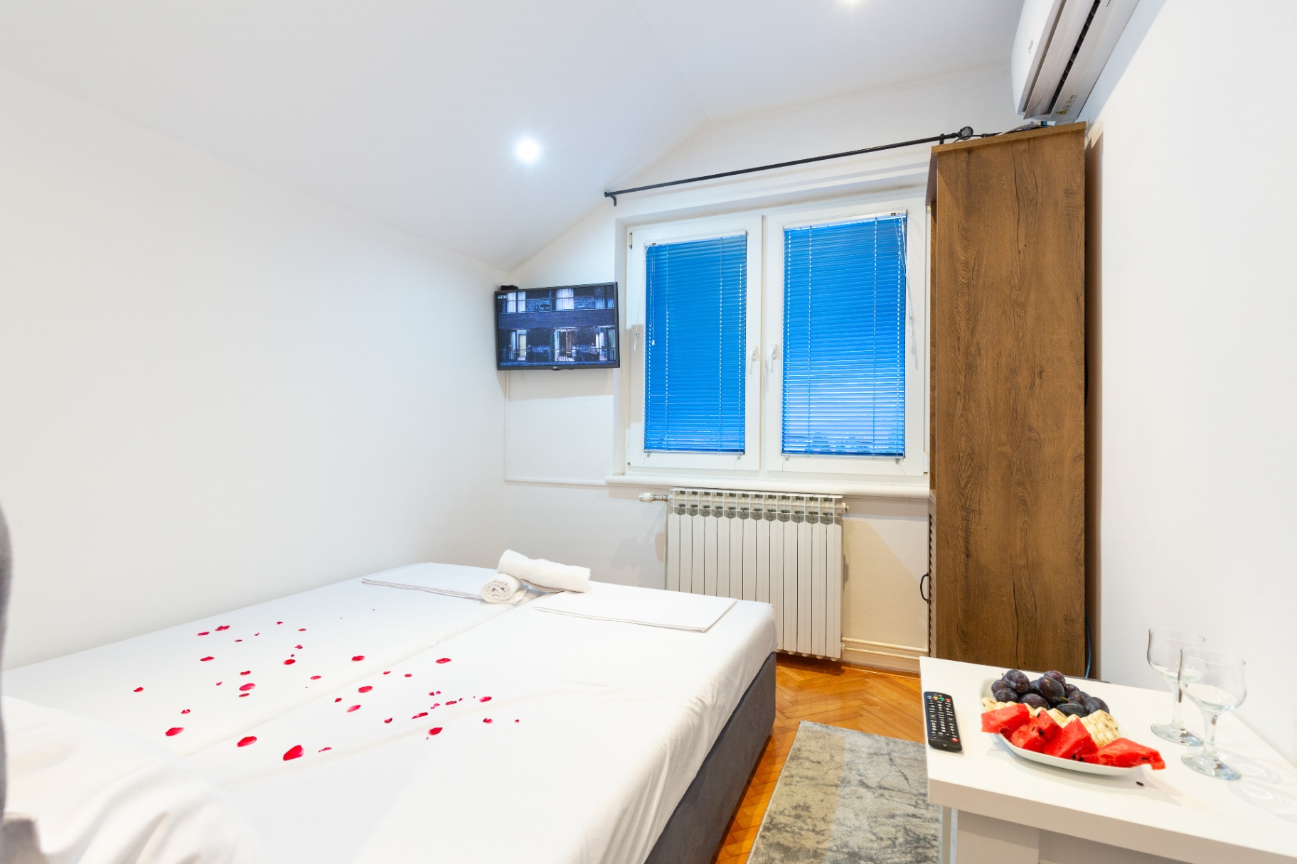 Evergreen Apartments - Apartment 4