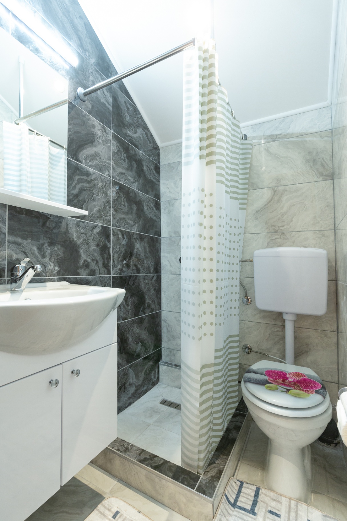 Evergreen Apartments - Apartment 4