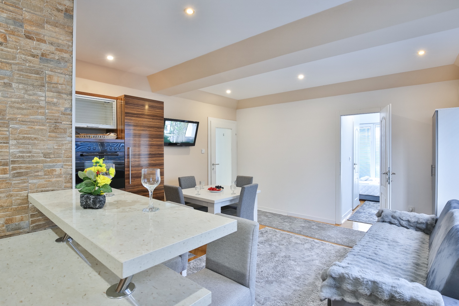 Evergreen Apartments - Apartment 2