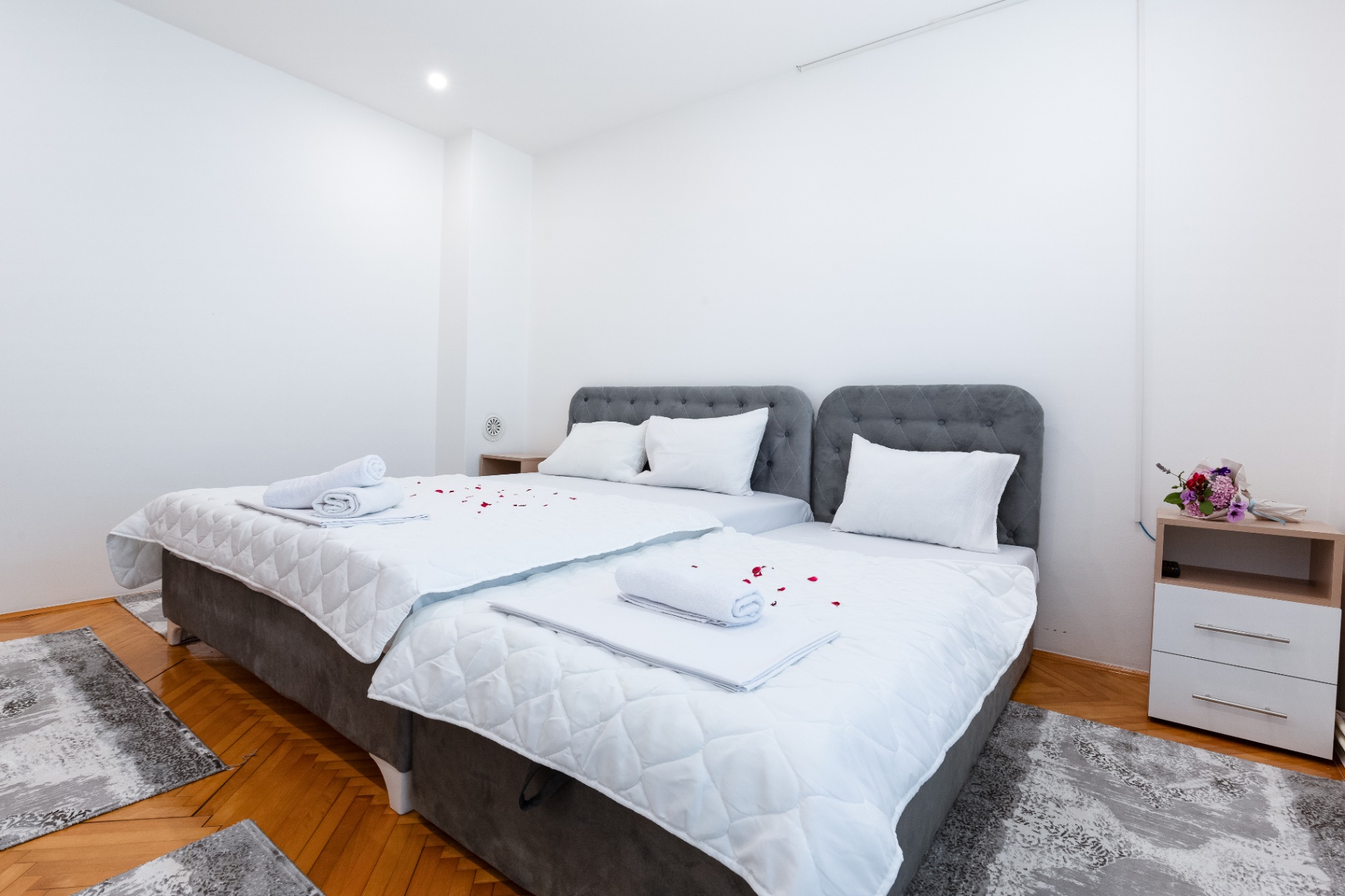 Evergreen Apartments - Apartment 5