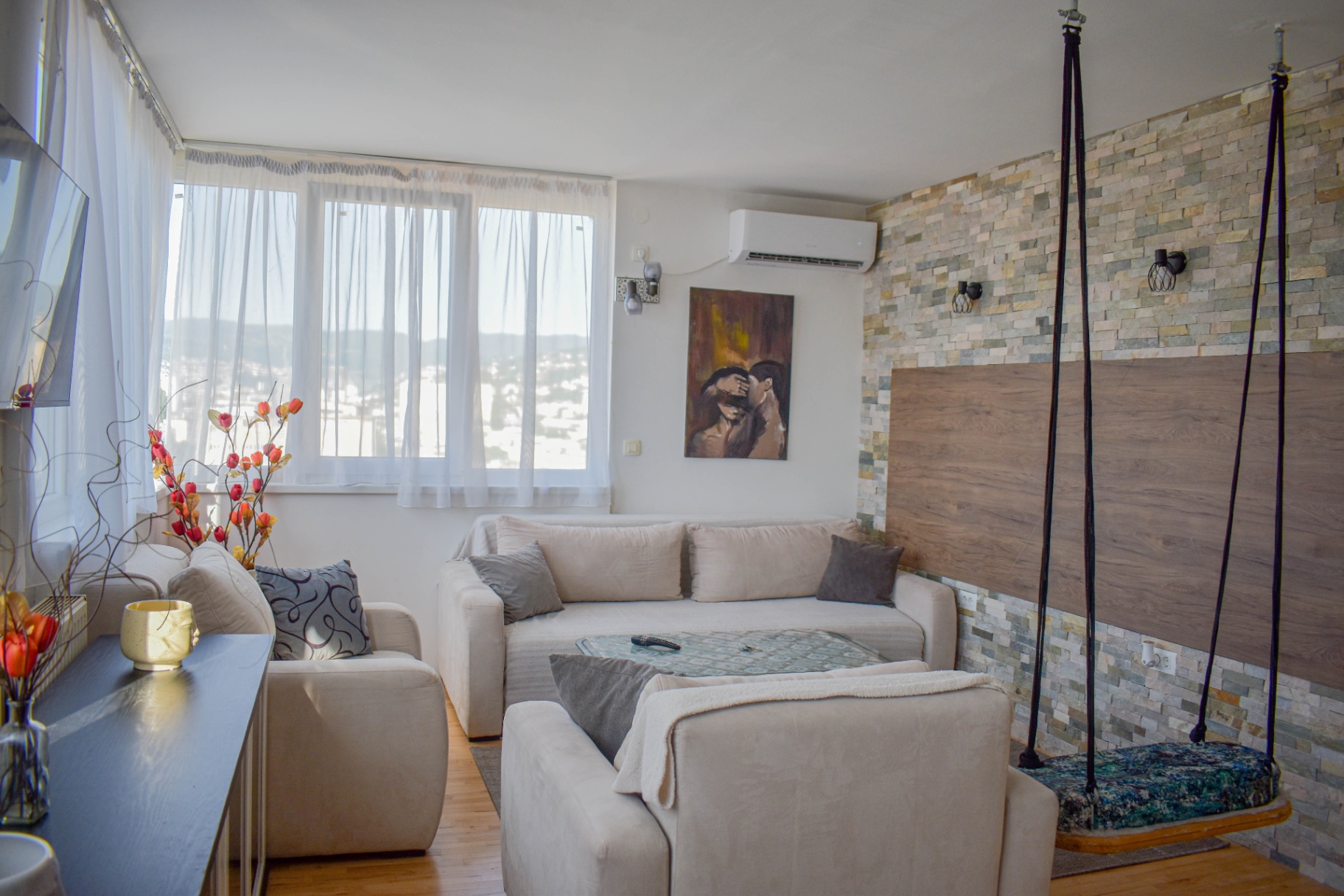 G2 - Swing and Mirror Apartments