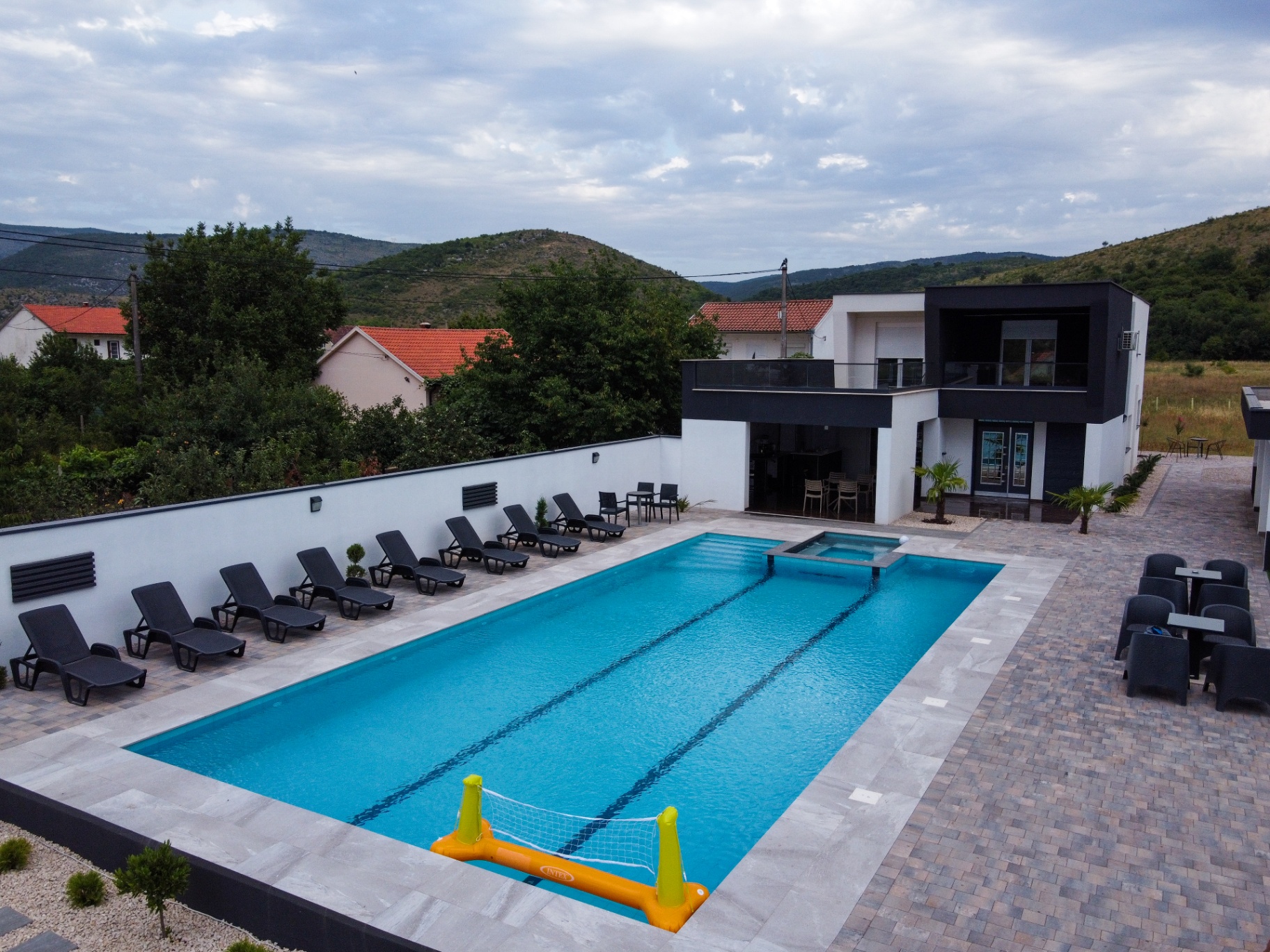 Villa XY