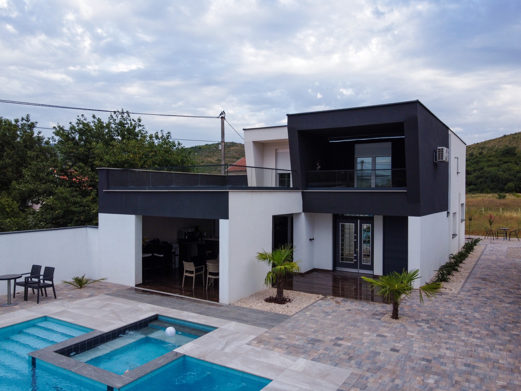 Villa XY