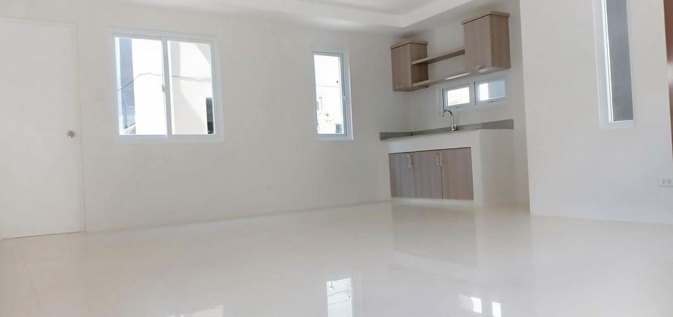 For Rent 4 Bedrooms in  Limogmog