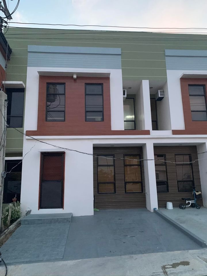 For Rent 2 Storey Town House in Cresentville North