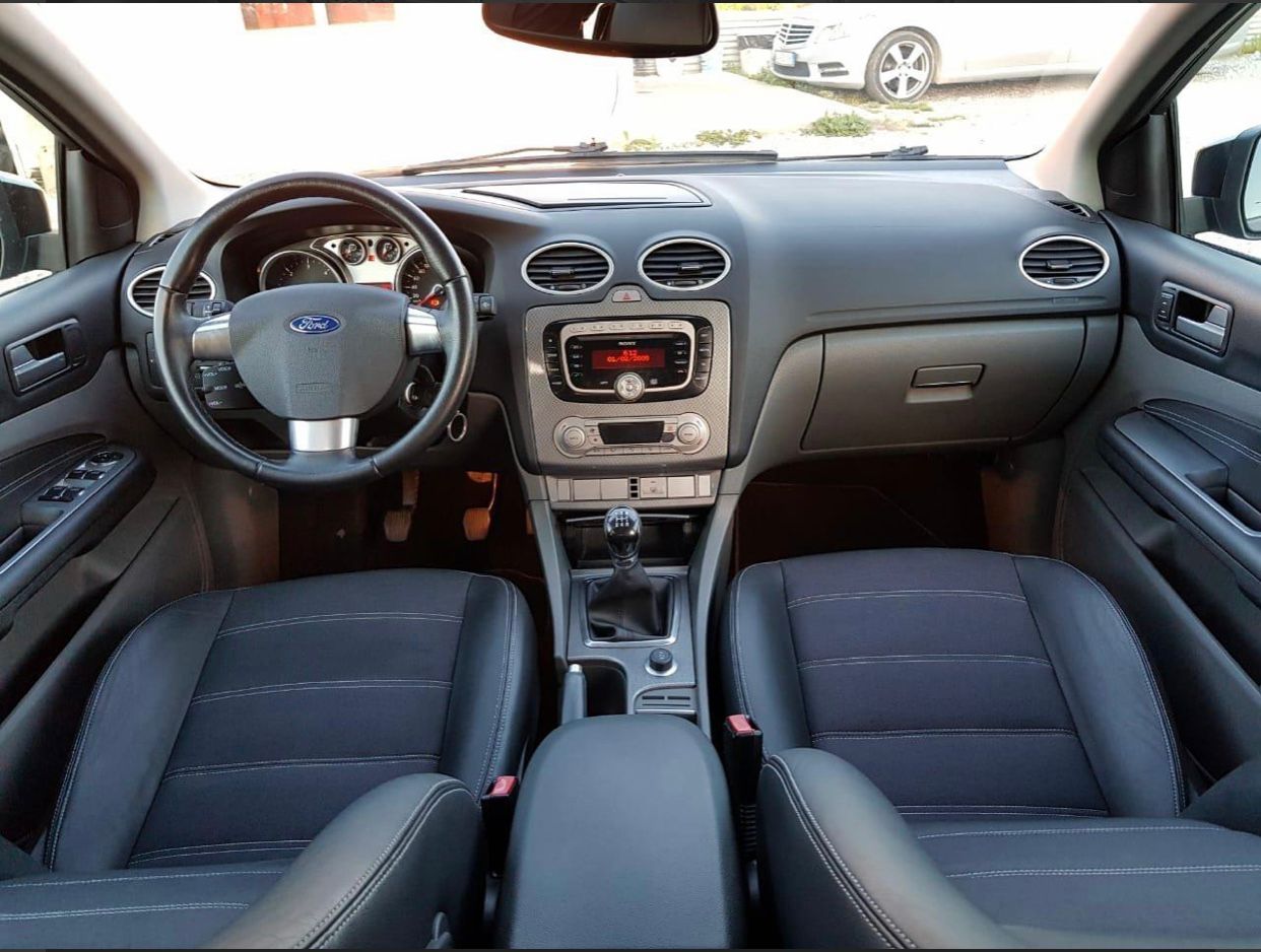Ford Focus 2009 — photo 2