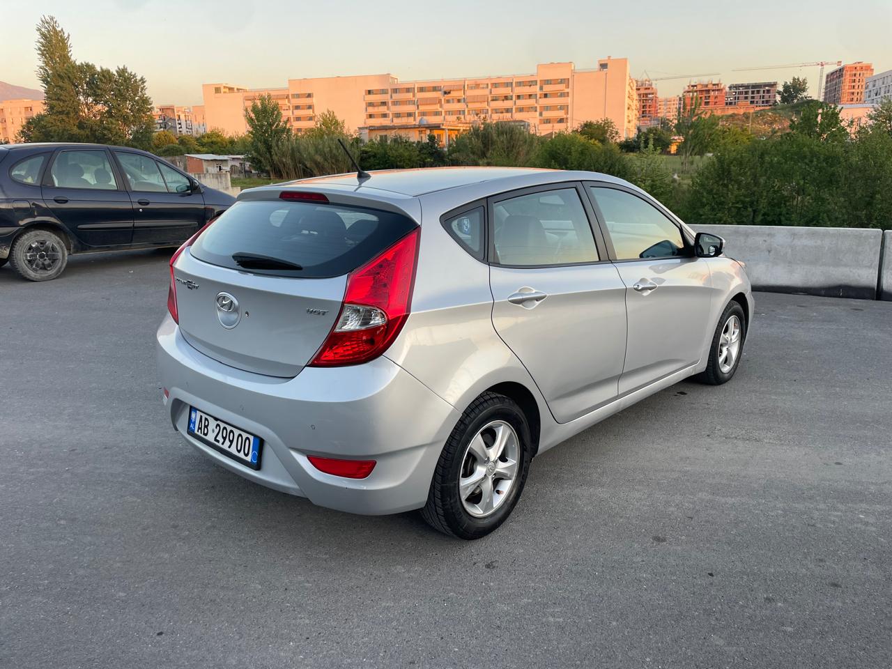 Hyundai Accent 2013 — photo 3