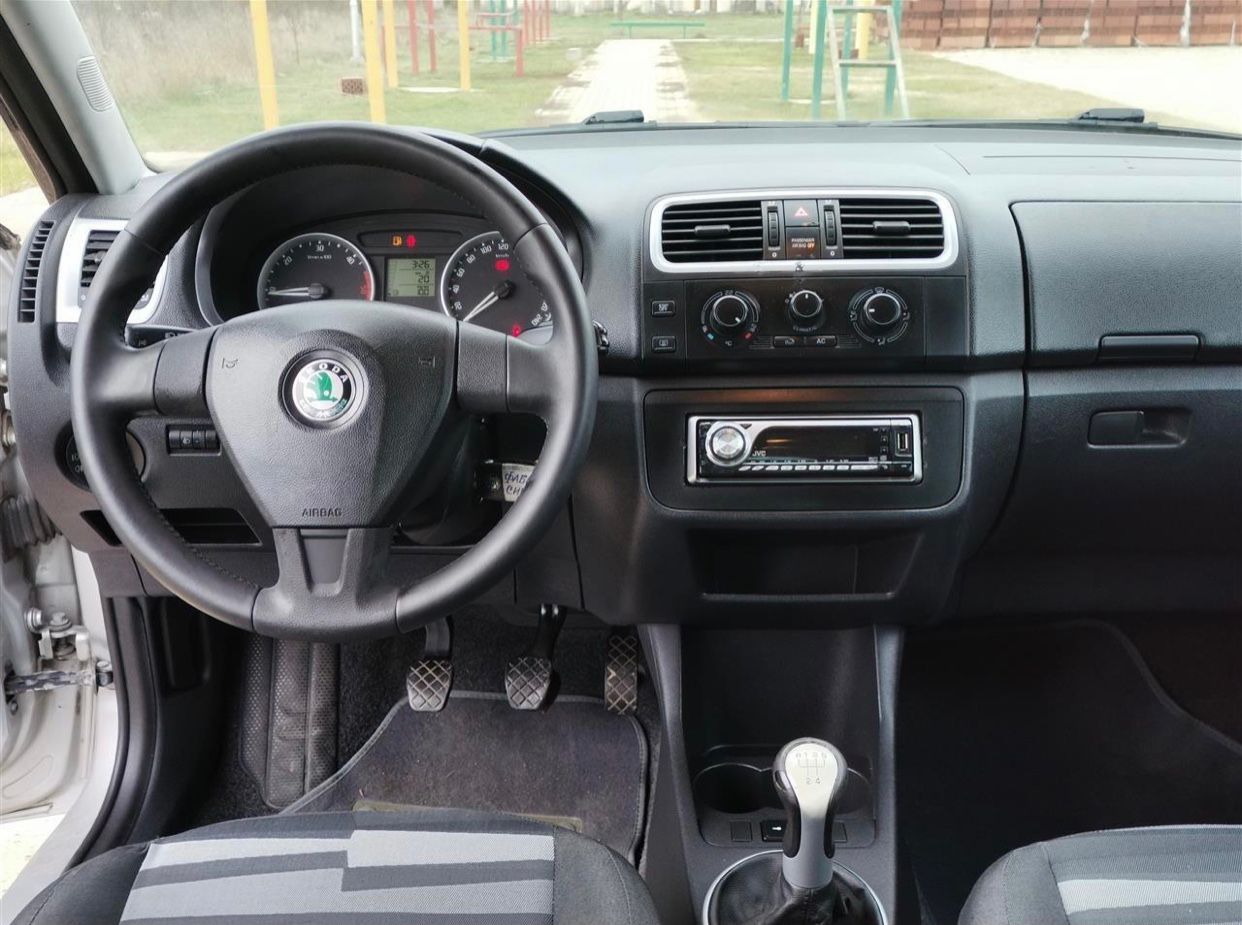 Skoda Fabia 2008 — photo 2