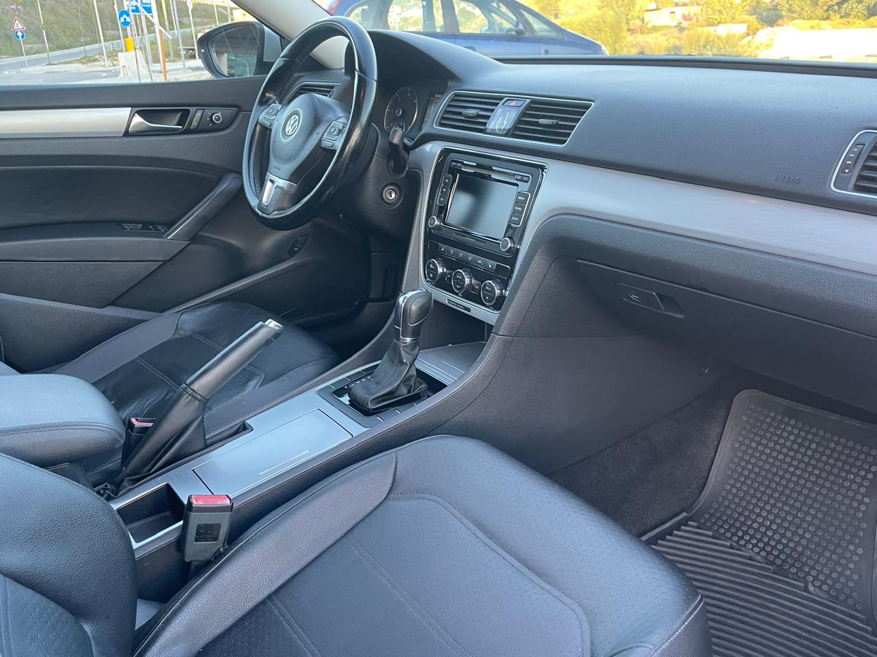 Volkswagen Passat 2012 — photo 2