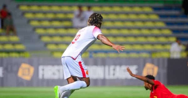 André Carrillo anotó su primer gol en segunda de Arabia.