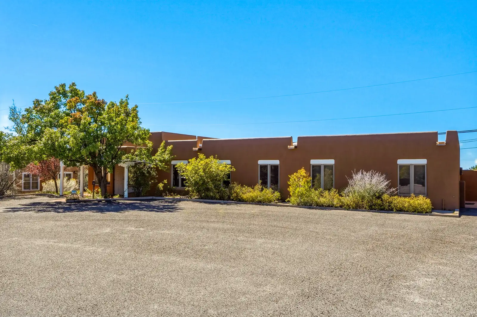 409 Botulph Ln image 3