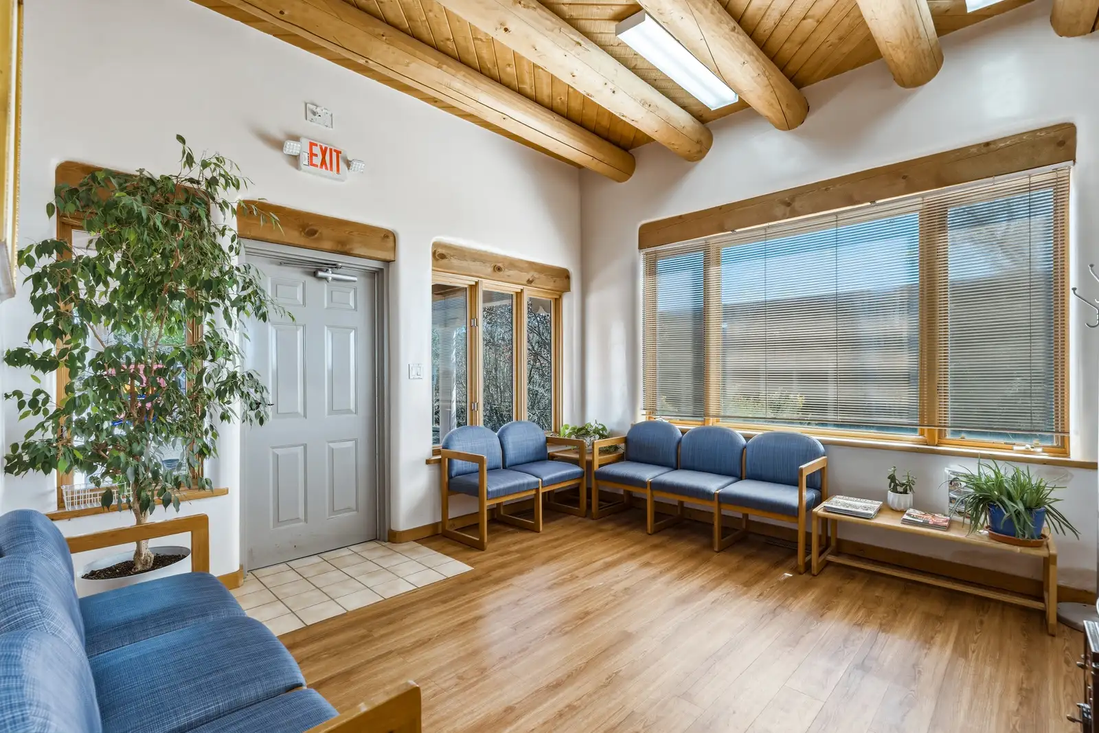 409 Botulph Ln image 11